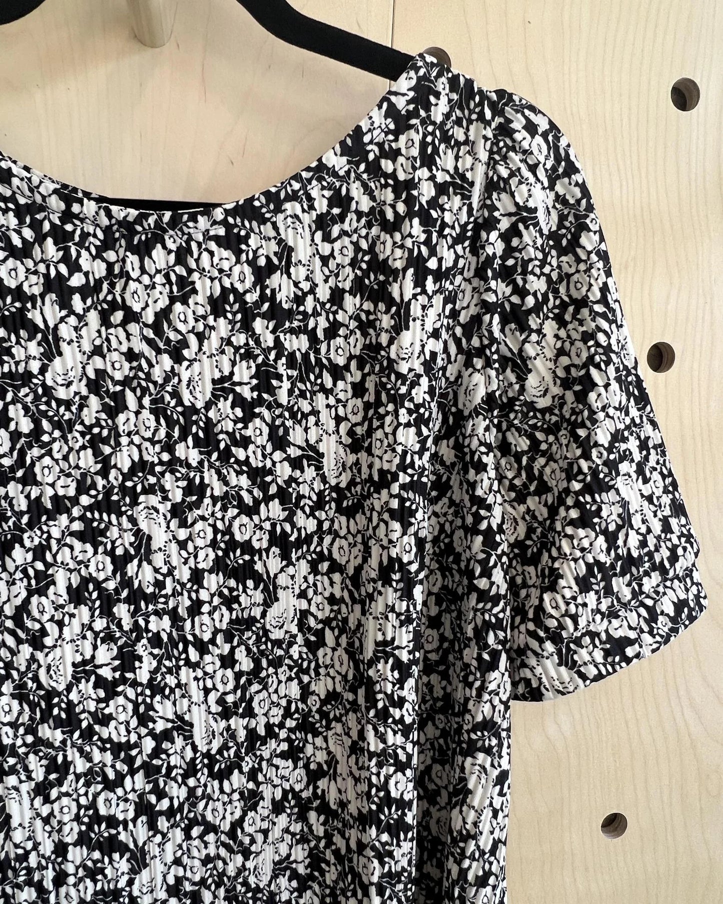 Squasht Puff Sleeve Top in Ditsy Floral