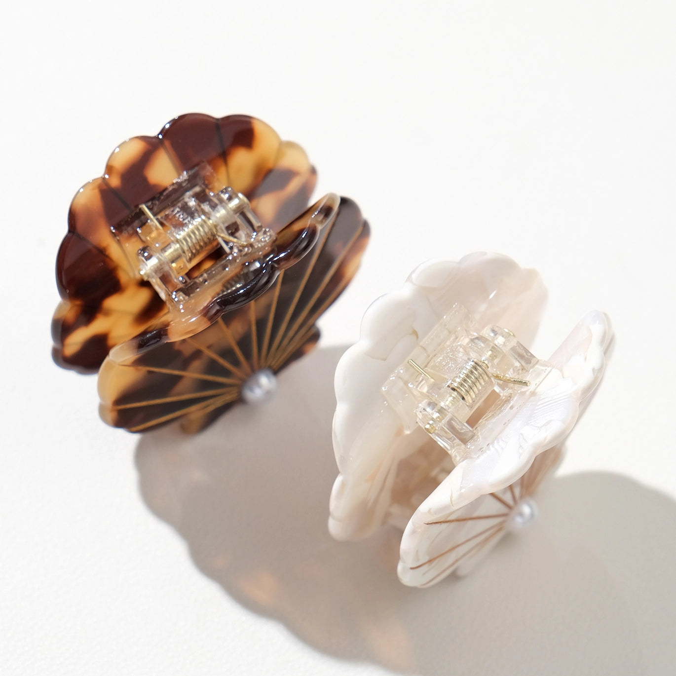 Pearl Vintage Seashell Claw Clip