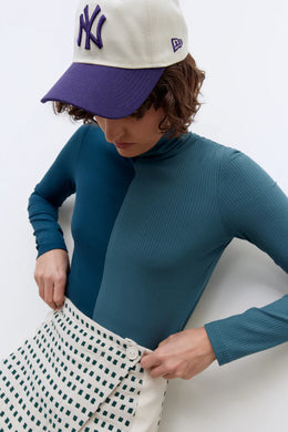 Eve Gravel Hood Top in Spiruline Emerald