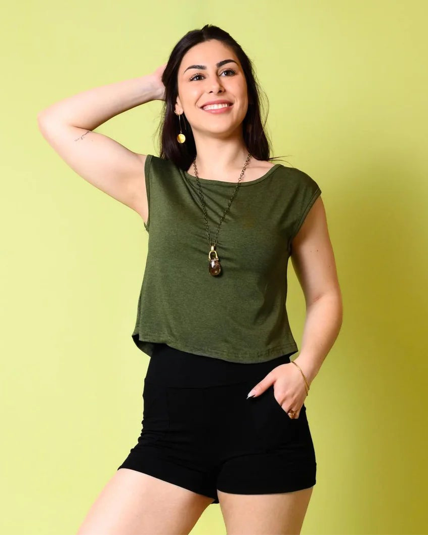 Croppish Tee in Deep Olive Green