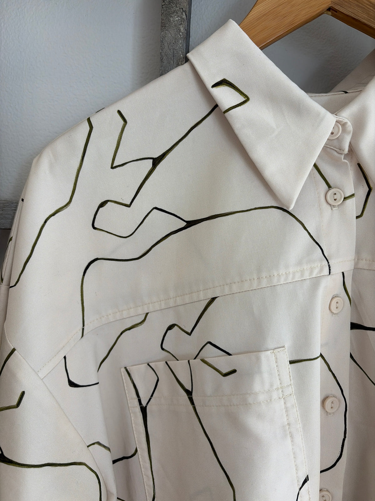 Eve Gravel Silver Shirt in Stork Cream/Green