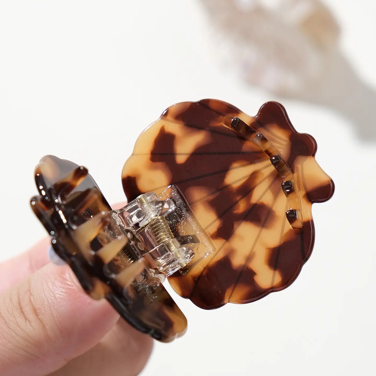 Pearl Vintage Seashell Claw Clip