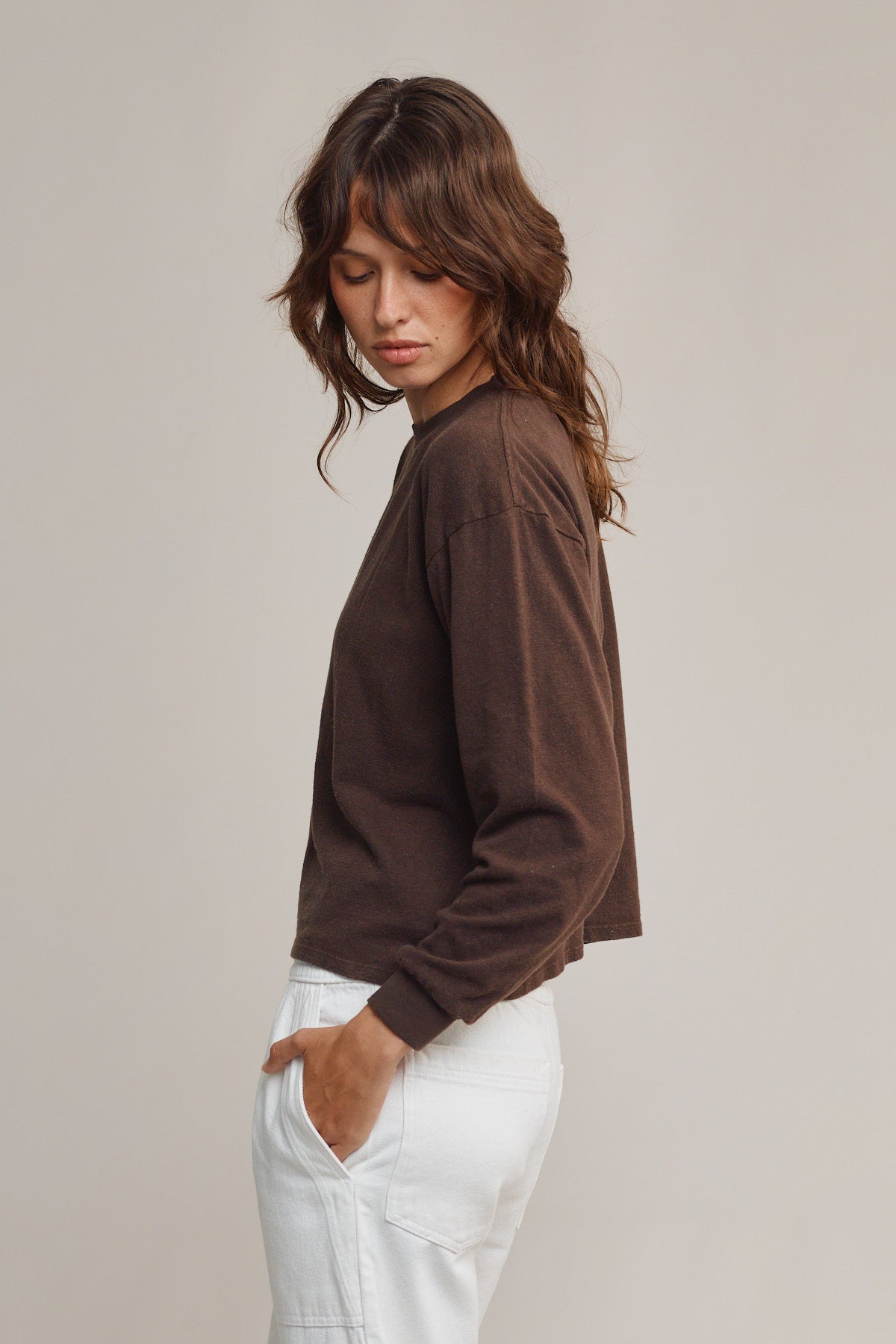 Cropped Hemp Long Sleeve Tee in Coffee Bean