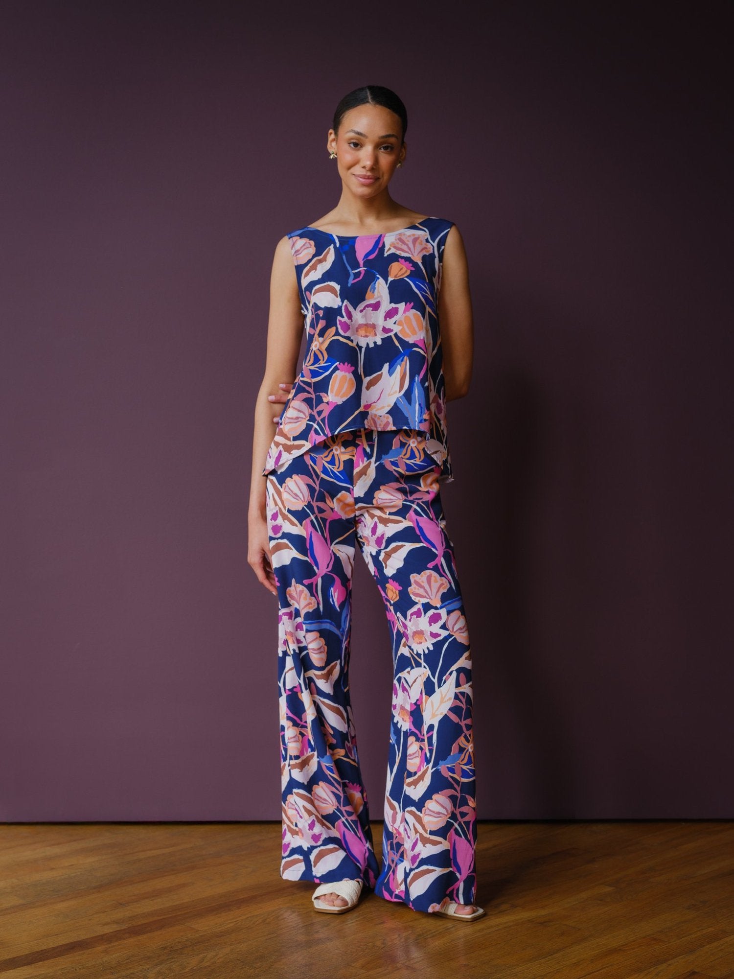 Luzon Pants in Navy/Pink Florals