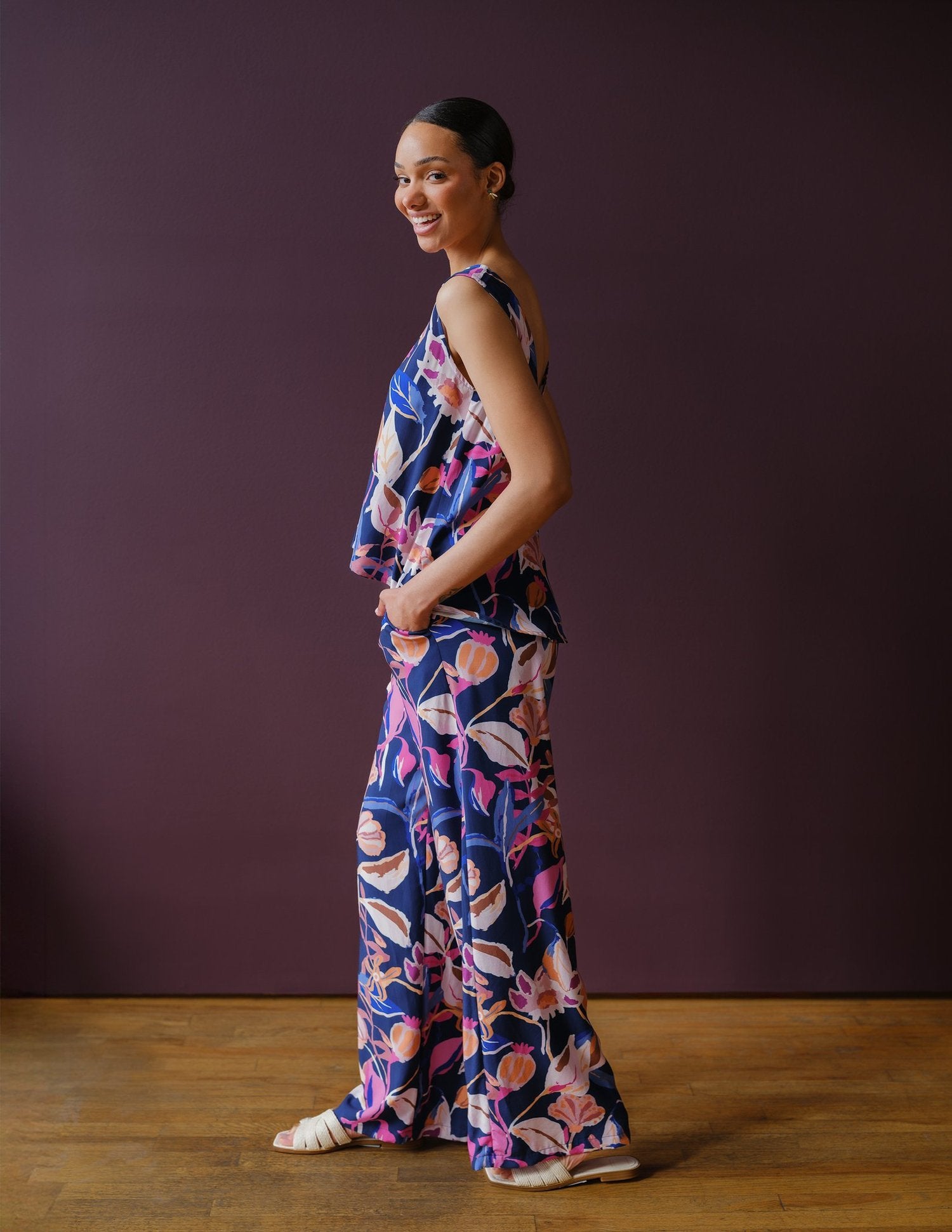 Luzon Pants in Navy/Pink Florals