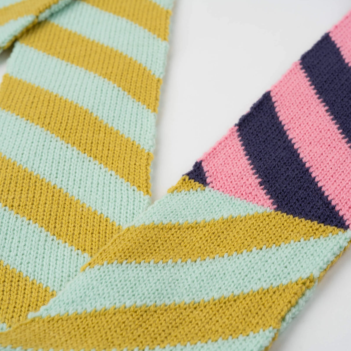 Zipper Stripe Ribbon Scarf - Denim Pink