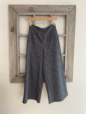 Henri Wide Leg Cropped Trousers in Gray Speckles